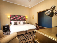 Karoo Art Hotel Gold Room