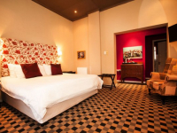 Karoo Art Hotel Red Bedroom