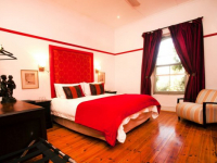 Karoo Art Hotel Retro Room